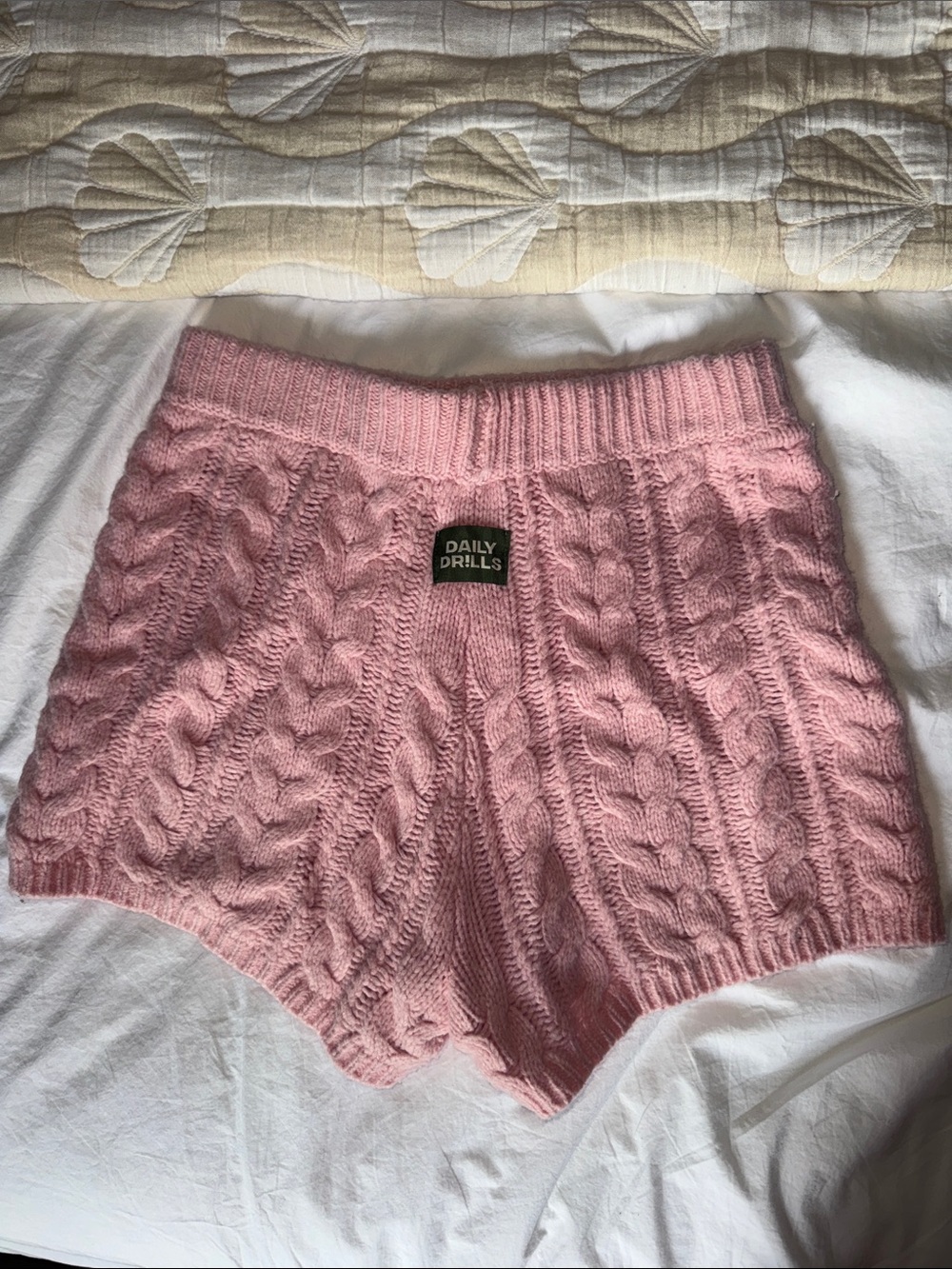 DAILY DRILLS pink sweater/knit shorts